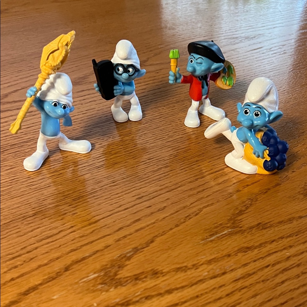 Blue Smurf Figure Playset – 4-Piece Collectible Set
